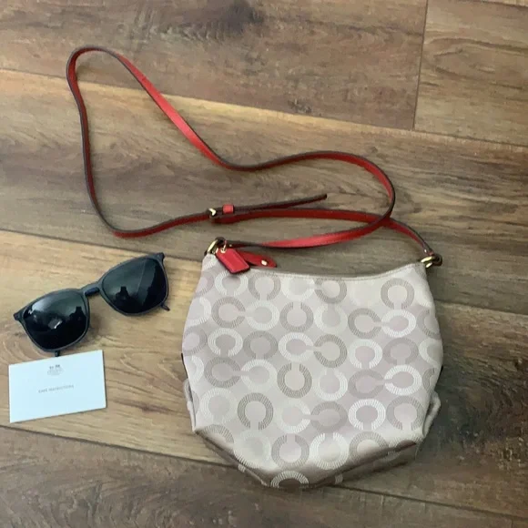 Coach crossbody - Picture 2 of 4